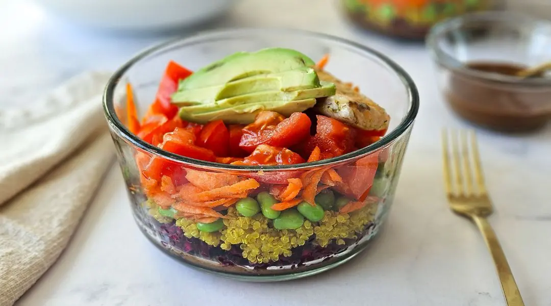 Salade en pot colorée