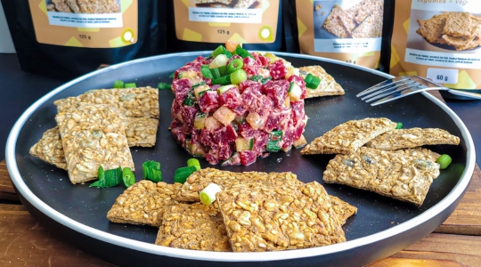 Craquelins avec préparation de betteraves et ricotta style tartate