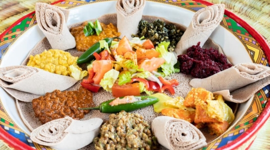 Misir Wot (Lentils),Shiro Wat (chickpeas), Gommen ( Spinach Stew ), Key Sir (Beets), Kik Akicha ( Turmeric Yellow split peas), Azifa ( Green Lentils), Atakilt wot ( Cabbage with Carrots) and house salad.