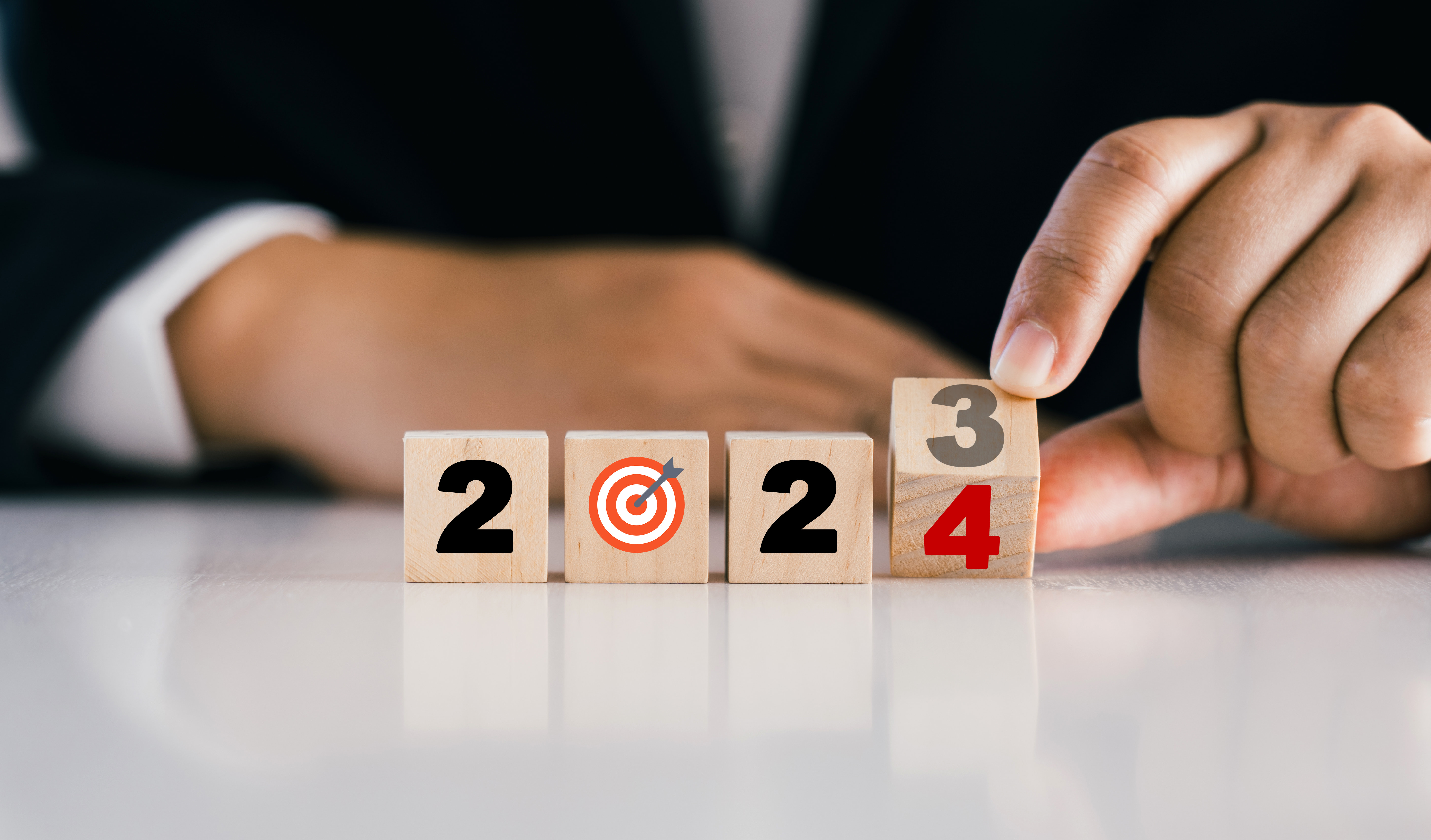 Cubes en bois avec 2024 et objectif