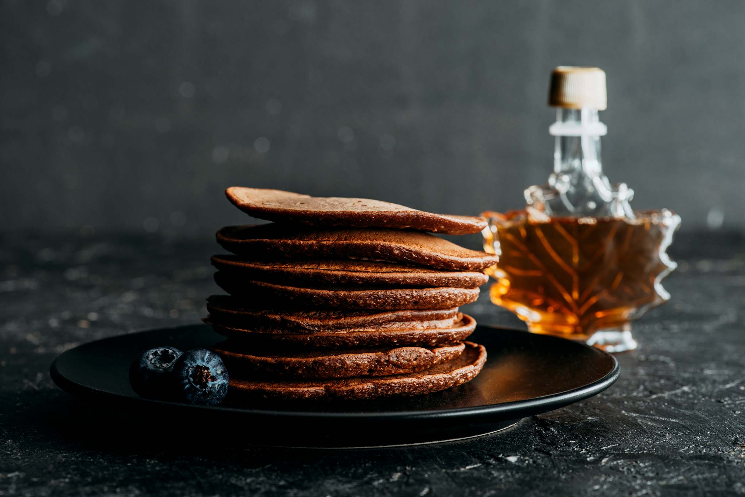 Pancakes au chocolat et sirop d'érable - Chocolate Pancakes with Maple Syrup