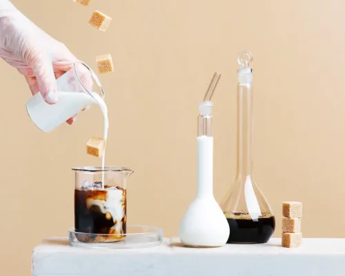 sucre raffiné superposé d'une framboise