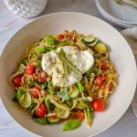 Fettuccines à la burrata et légumes de saison