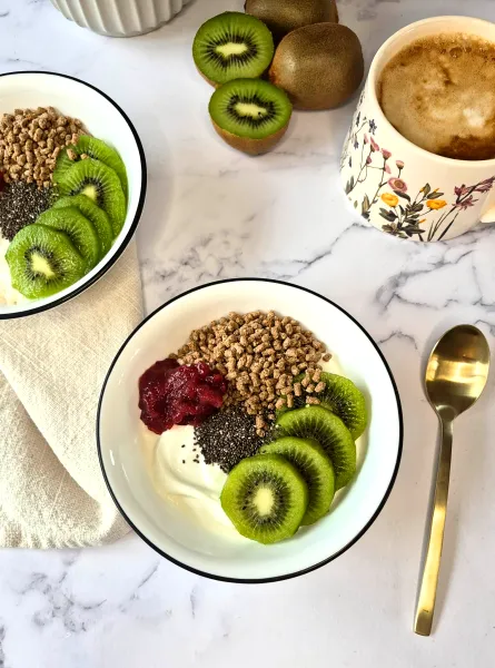 Bol déjeuner au yogourt riche en fibres solubles ÉquipeNutrition High-Soluble-Fibre Yogurt Breakfast Bowl TeamNutrition
