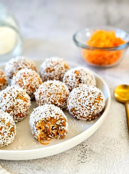 Boules d'énergie gâteau aux carottes faciles Easy Carrot Cake Energy Balls