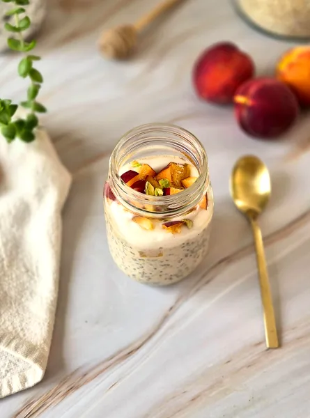Gruau overnight aux pêches et à la vanille ÉquipeNutrition Vanilla Peach Overnight Oats TeamNutrition