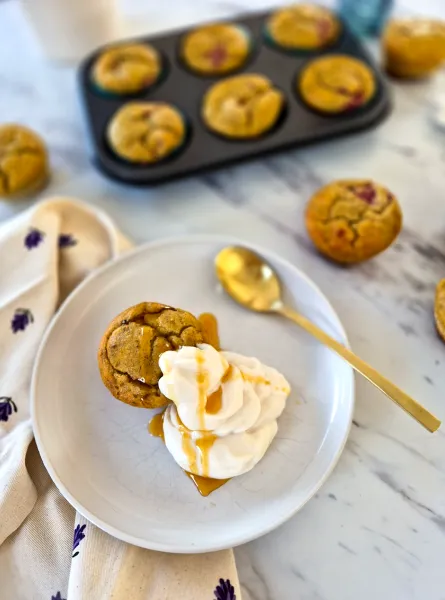 Muffins protéinés à la rhubarbe ÉquipeNutrition Protein Rhubarb Muffins TeamNutrition