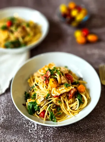 Pâtes au poulet et halloumi ÉquipeNutrition Chicken and Halloumi Pasta TeamNutrition