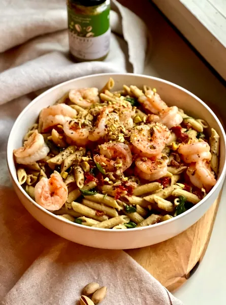 ÉquipeNutrition Pâtes au pesto de pistaches et aux crevettes TeamNutrition Pistachio Pesto and Shrimp Pasta