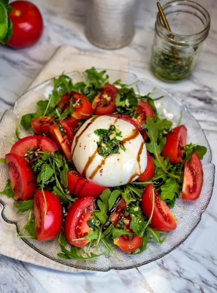 Salade de tomates et burrata ÉquipeNutrition Tomato and Burrata Salad TeamNutrition