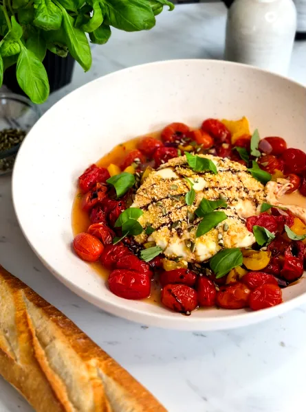Burrata frite sur tomates confites ÉquipeNutrition Fried Burrata with Roasted Vegetables TeamNutrition