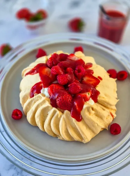 Pavlova aux fruits rouges ÉquipeNutrition Red Berries Pavlova TeamNutrition